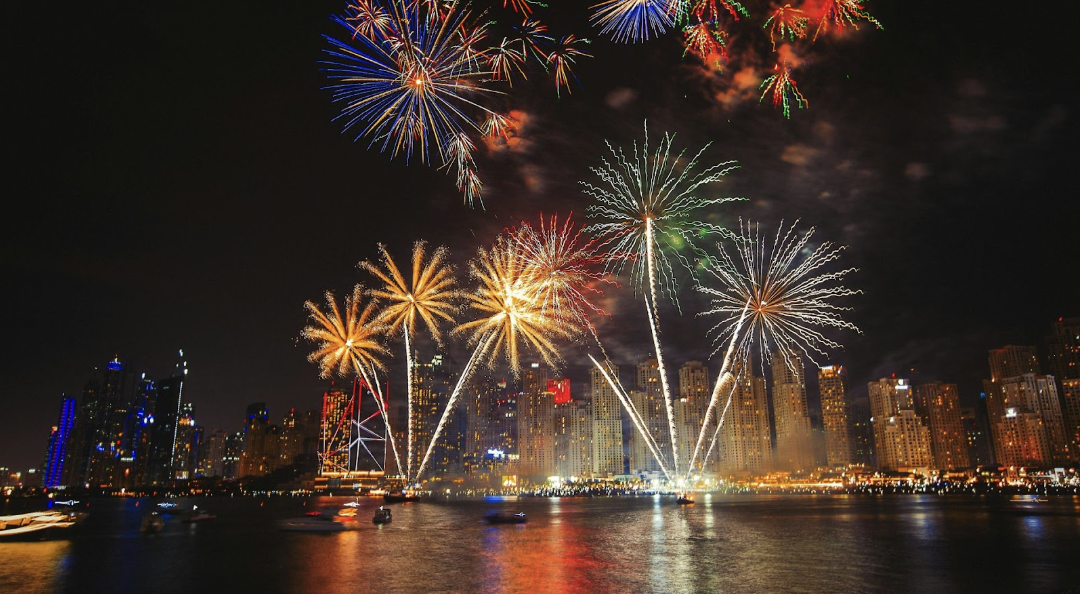 ������h�Q�ȴ�]���A���R������Ϥ��b�c�ث����ѻڽu�P���Ѥj�ӤW����A�����Ϯg�X���R���v