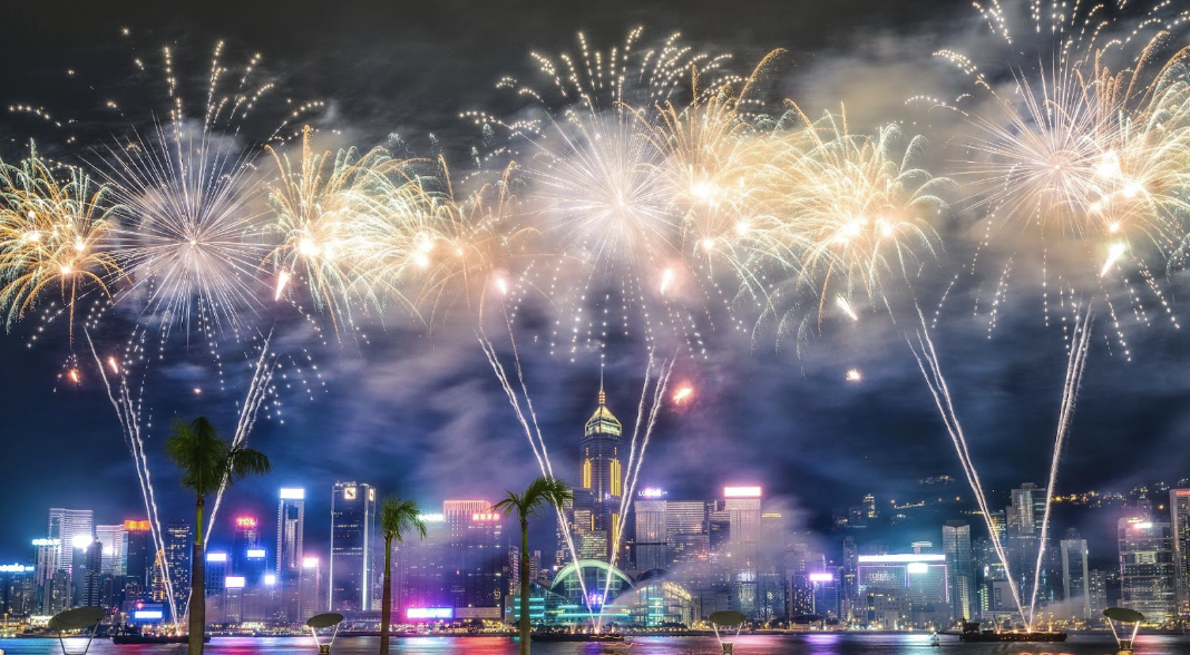 ������h�Q�ȴ�]���A���R������Ϥ��b�c�ث����ѻڽu�P���Ѥj�ӤW����A�����Ϯg�X���R���v