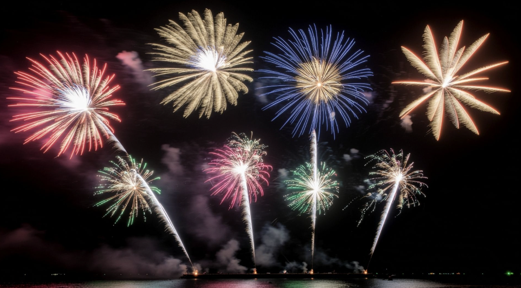 �����W��h���}�ɪ��Ϥ��P�ɺ��A�]�t����B�Ŧ�B����B��⪺��g���Ϥ��A�U�観�@�ƷL�z����O���A�e�{��٥B���R����ı�P